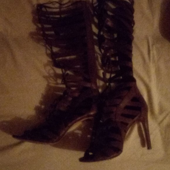 Brown sandals with heels in excellent condition - Picture 3 of 3